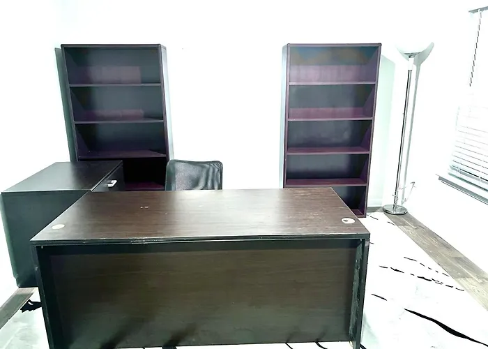 Spacious 4-Bedroom House,6Beds With Office Space